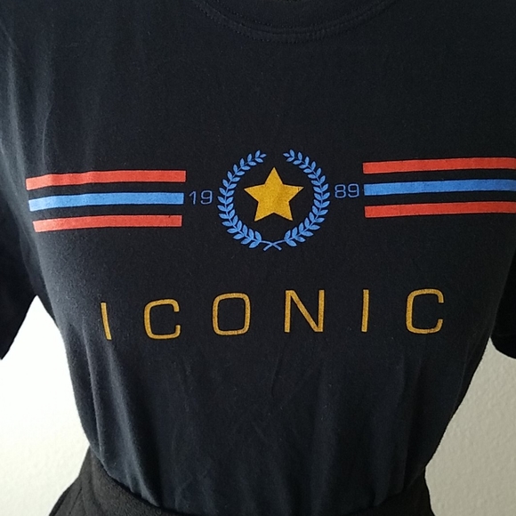 Black Iconic Slogan Tshirt - Picture 4 of 7